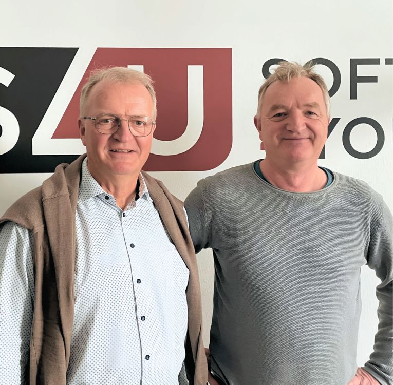 Gründer oder Teammitglieder von Software4You und Timegrip vor dem Firmenlogo – stehen für Führungsstärke im HR-Controlling und die Partnerschaft mit Timegrip.